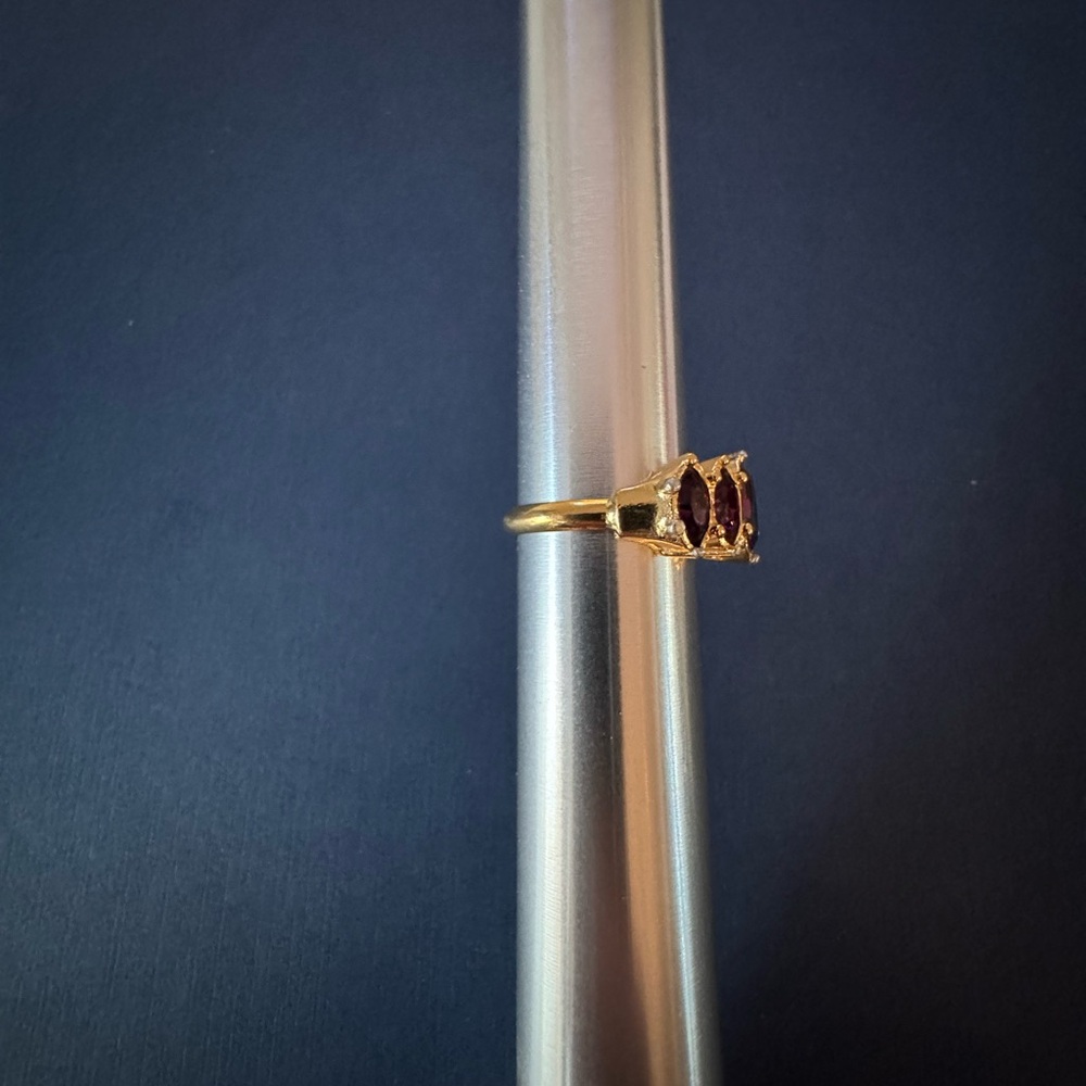 Avon Gold Tone Ring - Picture 3 of 7